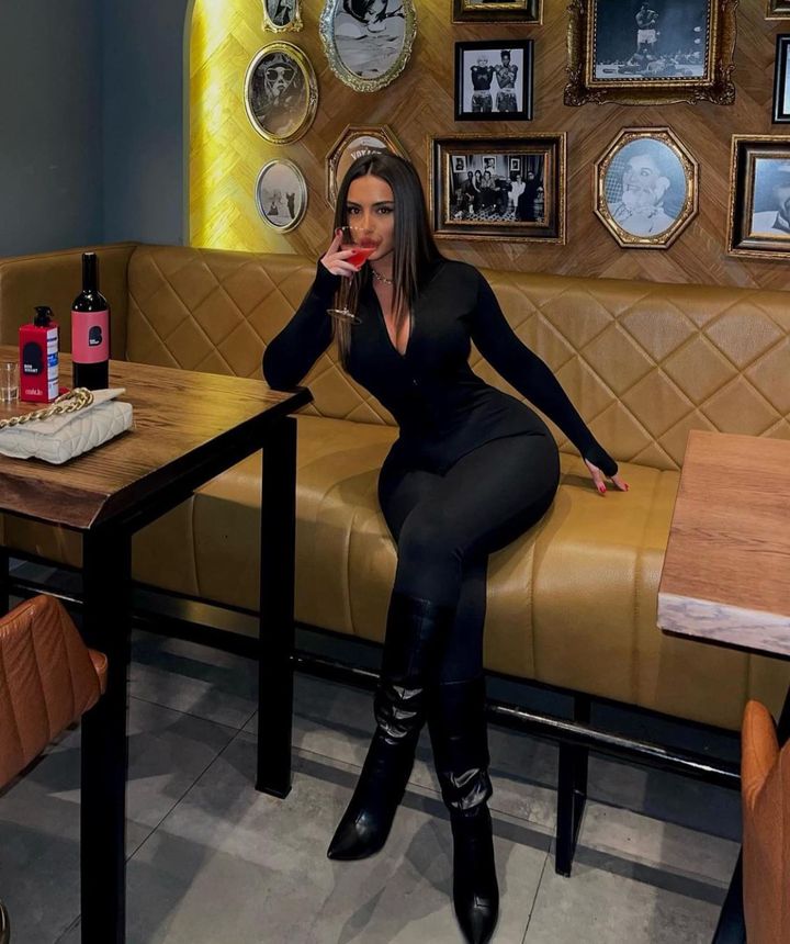 Mono negro Bella